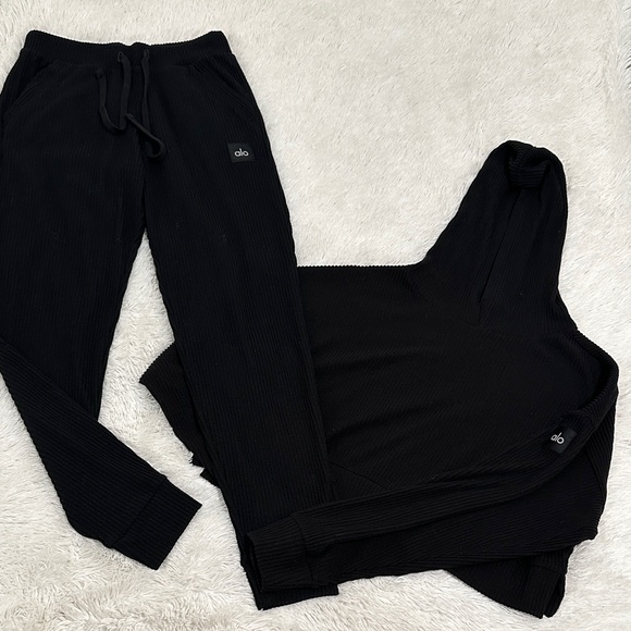 ALO Yoga Pants - 💕 Alo Yoga Muse Hoodie & Jogger Set Size S/M